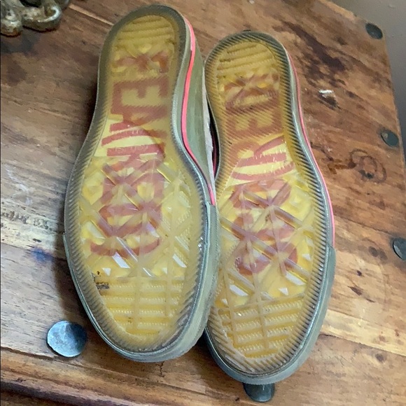 Distressed chucks - Picture 3 of 3